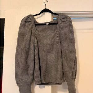 VENUS Off-the-Shoulder Gray Sweater